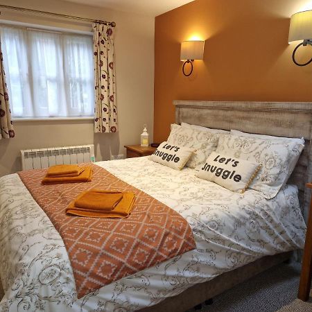 The Pelican Inn Devizes Bagian luar foto