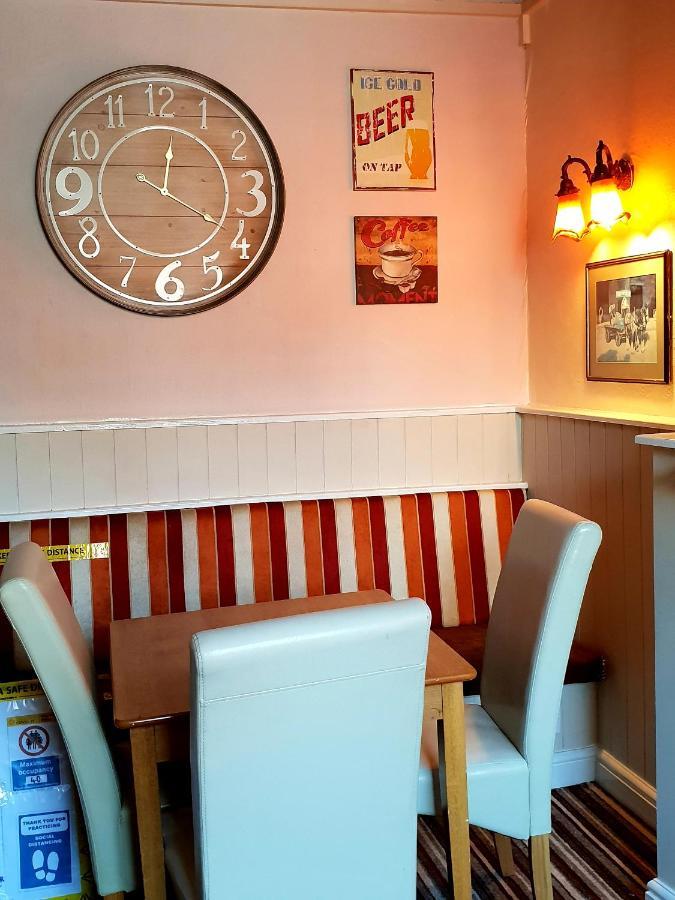 The Pelican Inn Devizes Bagian luar foto