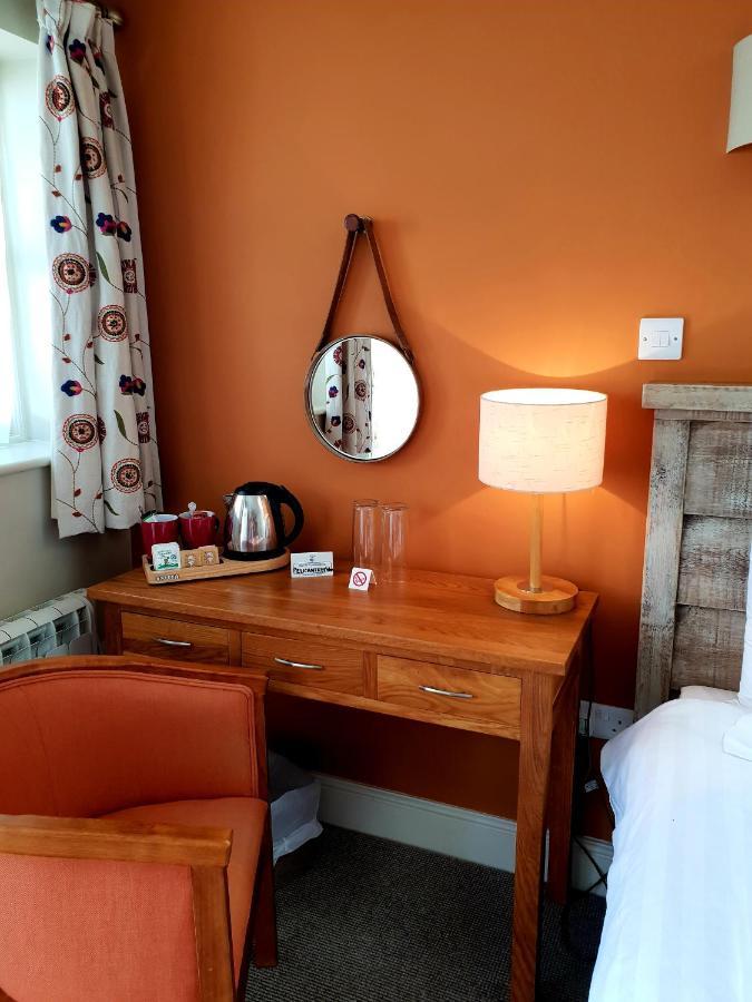 The Pelican Inn Devizes Bagian luar foto