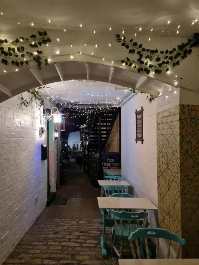 The Pelican Inn Devizes Bagian luar foto