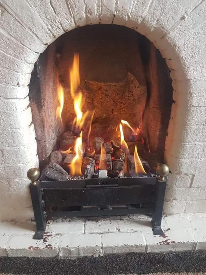 The Pelican Inn Devizes Bagian luar foto
