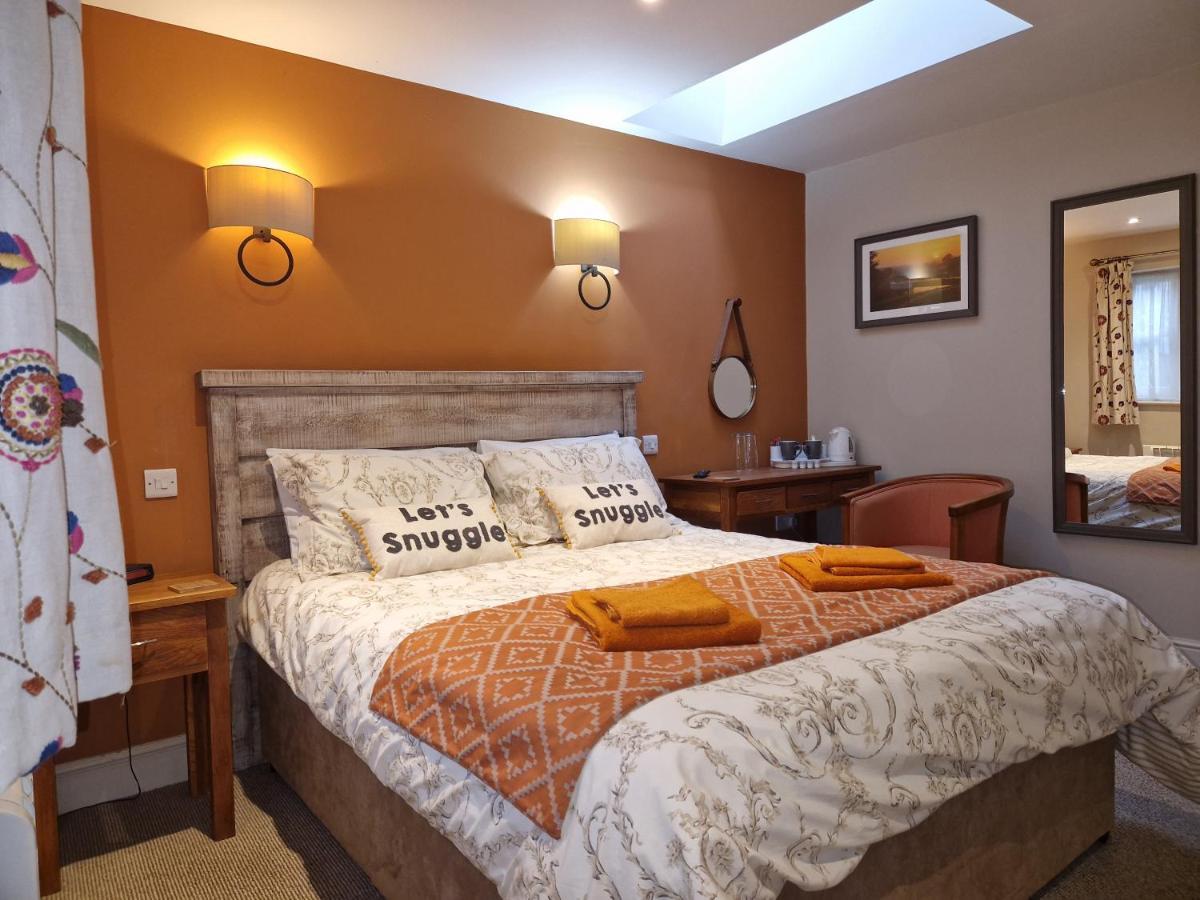 The Pelican Inn Devizes Bagian luar foto