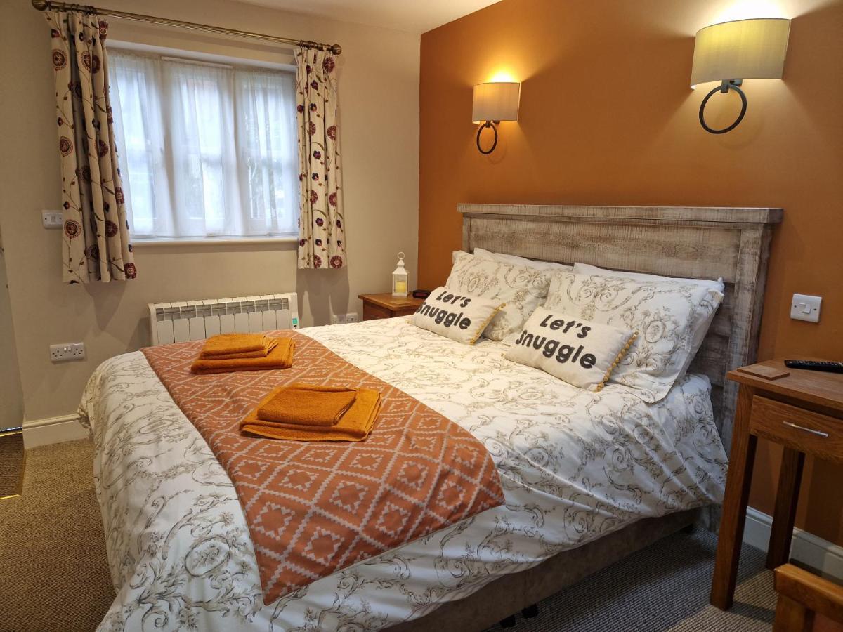 The Pelican Inn Devizes Bagian luar foto